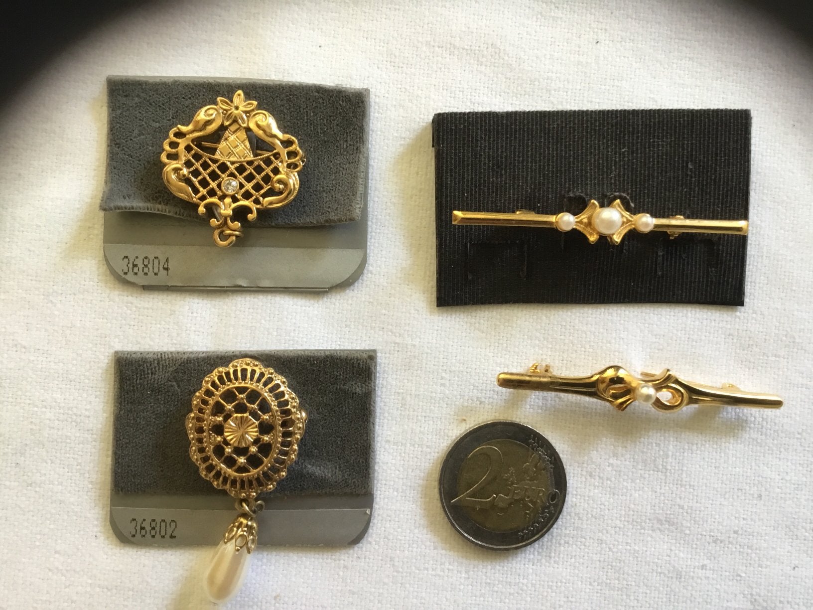 4 broches. Bieden, Sieraden, Tassen en Uiterlijk, Broches, Ophalen of Verzenden, Nieuw, Overige kleuren, Overige materialen
