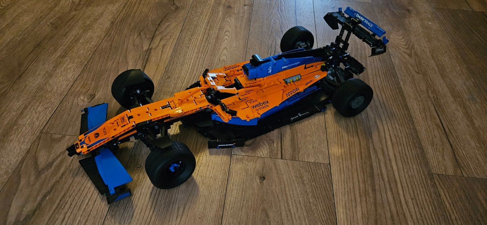 LEGO Technic McLaren Formule 1. 42141

1 klein blau, Ophalen of Verzenden, Zo goed als nieuw, Overige schalen, Auto onroad