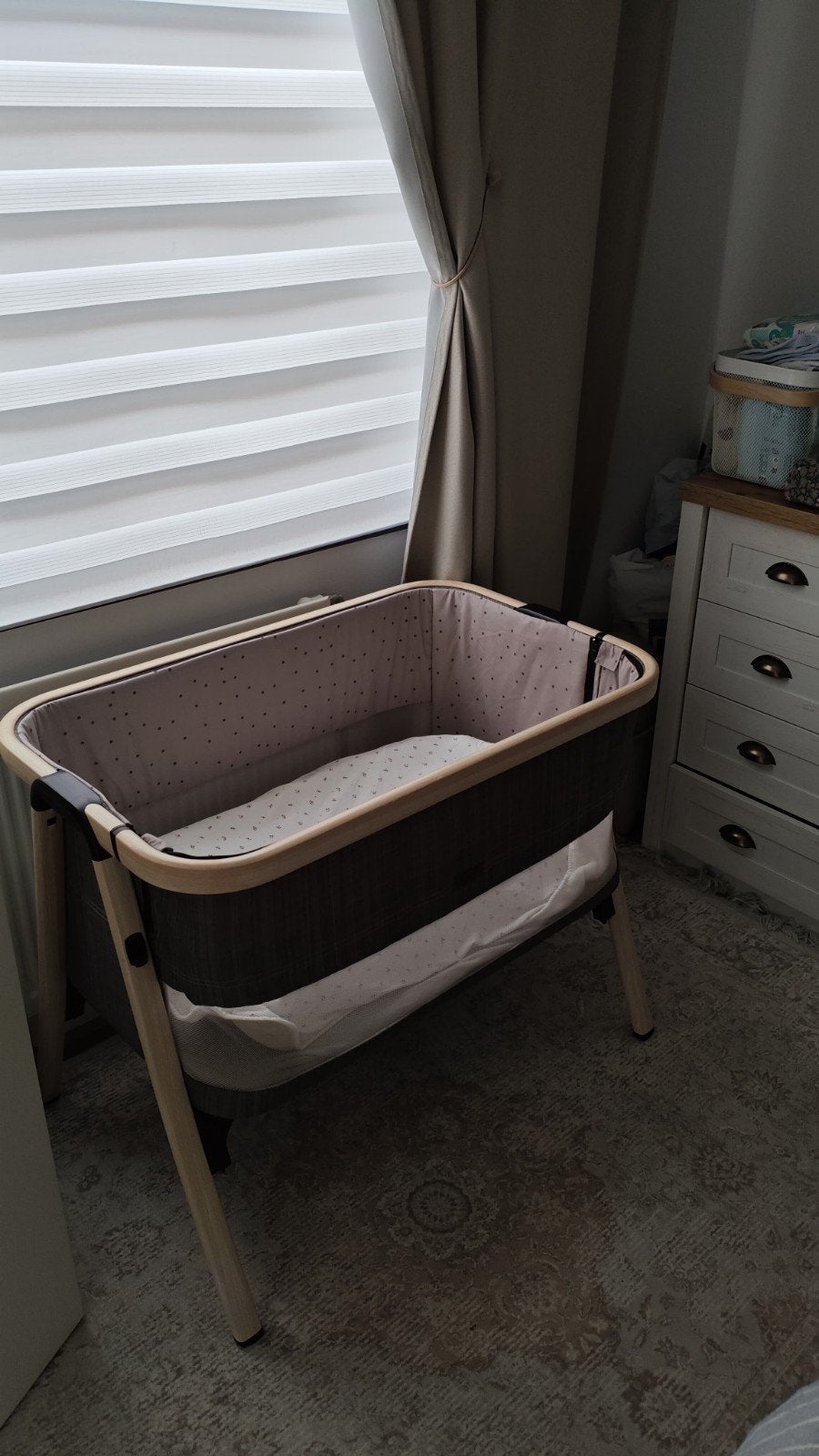 Qute Q-snooze Co-sleeper/Wieg - Zo goed als nieuw, Kinderen en Baby's, Babywiegjes en Ledikanten, Ophalen, Zo goed als nieuw, Wieg