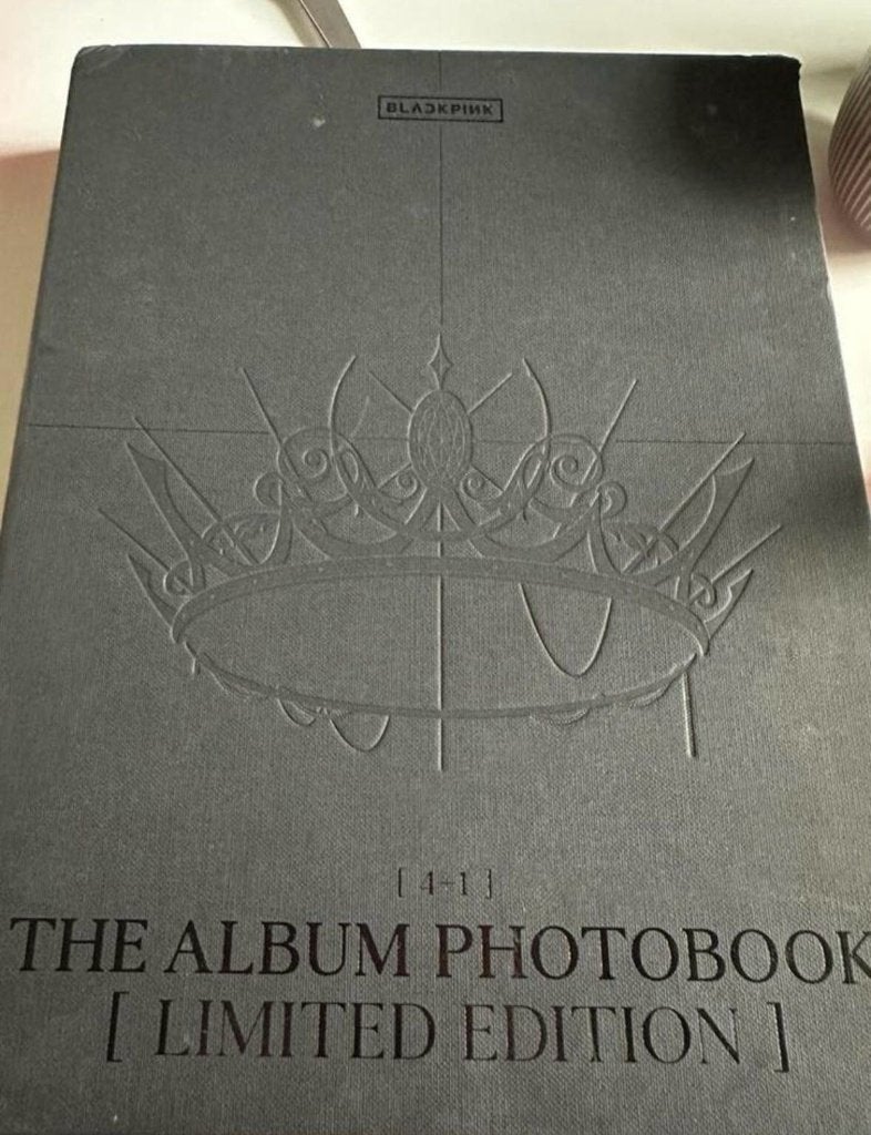 BLACKPINK Limited Edition 5th Anniversary 4+1 Photobook, Verzamelen, Ophalen of Verzenden, Gebruikt
