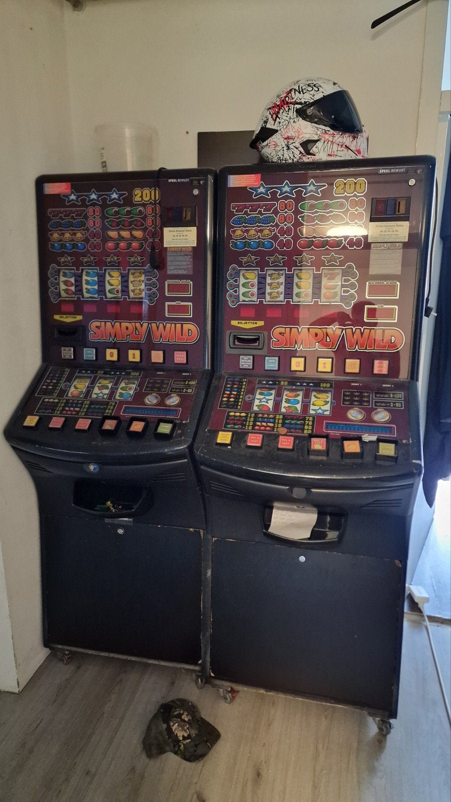 Twee Simply Wild gokautomaten - Speelplezier gegarandeerd!, Euro, Ophalen, Gebruikt