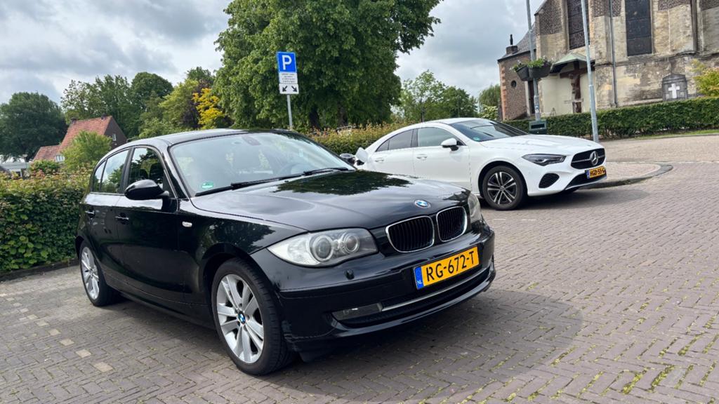 BMW 1-Serie 1.6 116I 5DR 2008 Zwart. Km 245.582, Auto's, BMW, Particulier, 1-Serie, Benzine, B, Hatchback, Handgeschakeld, Geïmporteerd