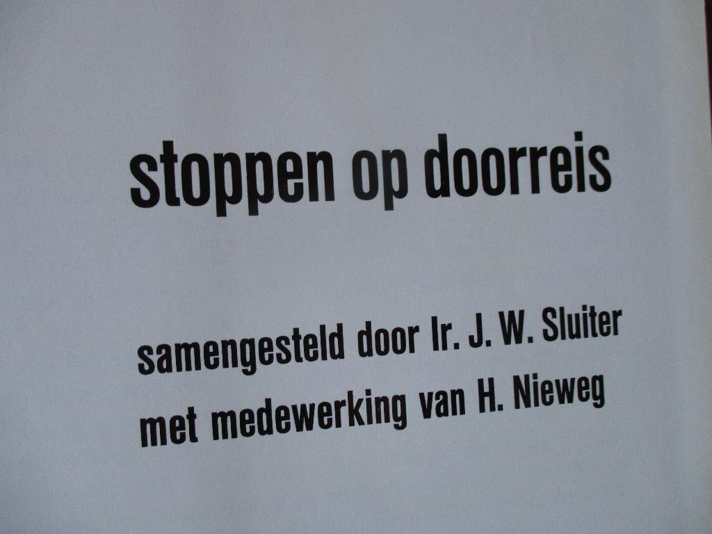 J. W. Sluiter "Stoppen op doorreis", Boeken, Ophalen of Verzenden, Gelezen, J. W. Sluiter, Trein