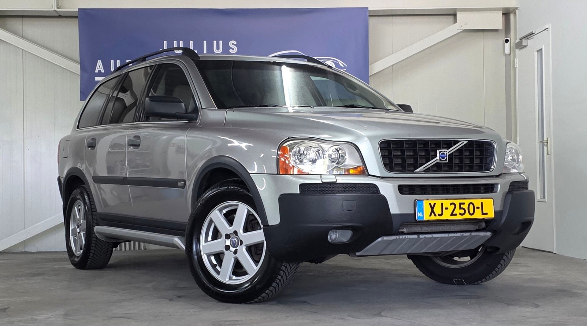 Volvo XC90 2.5 T Exclusive 7P Xenon Trekhaak Premium Audio G, Gebruikt, Beige, 7 stoelen, 2521 cc