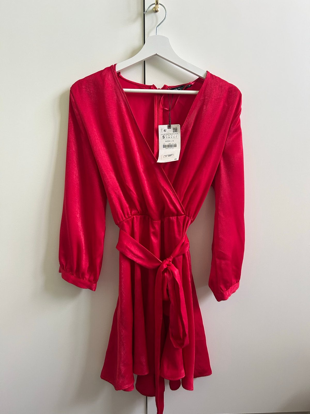Zara rode satijnachtige playsuit met lange mouwen, Ophalen of Verzenden, Nieuw, Maat 36 (S), Rood
