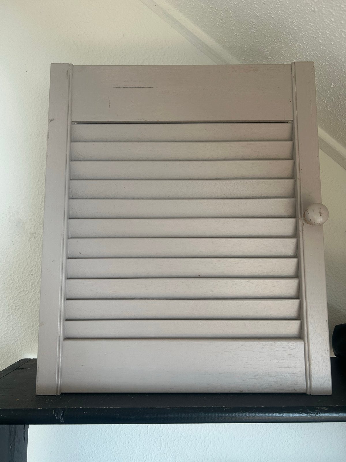 Houten wandkastje met louvredeur, Ophalen, Gebruikt