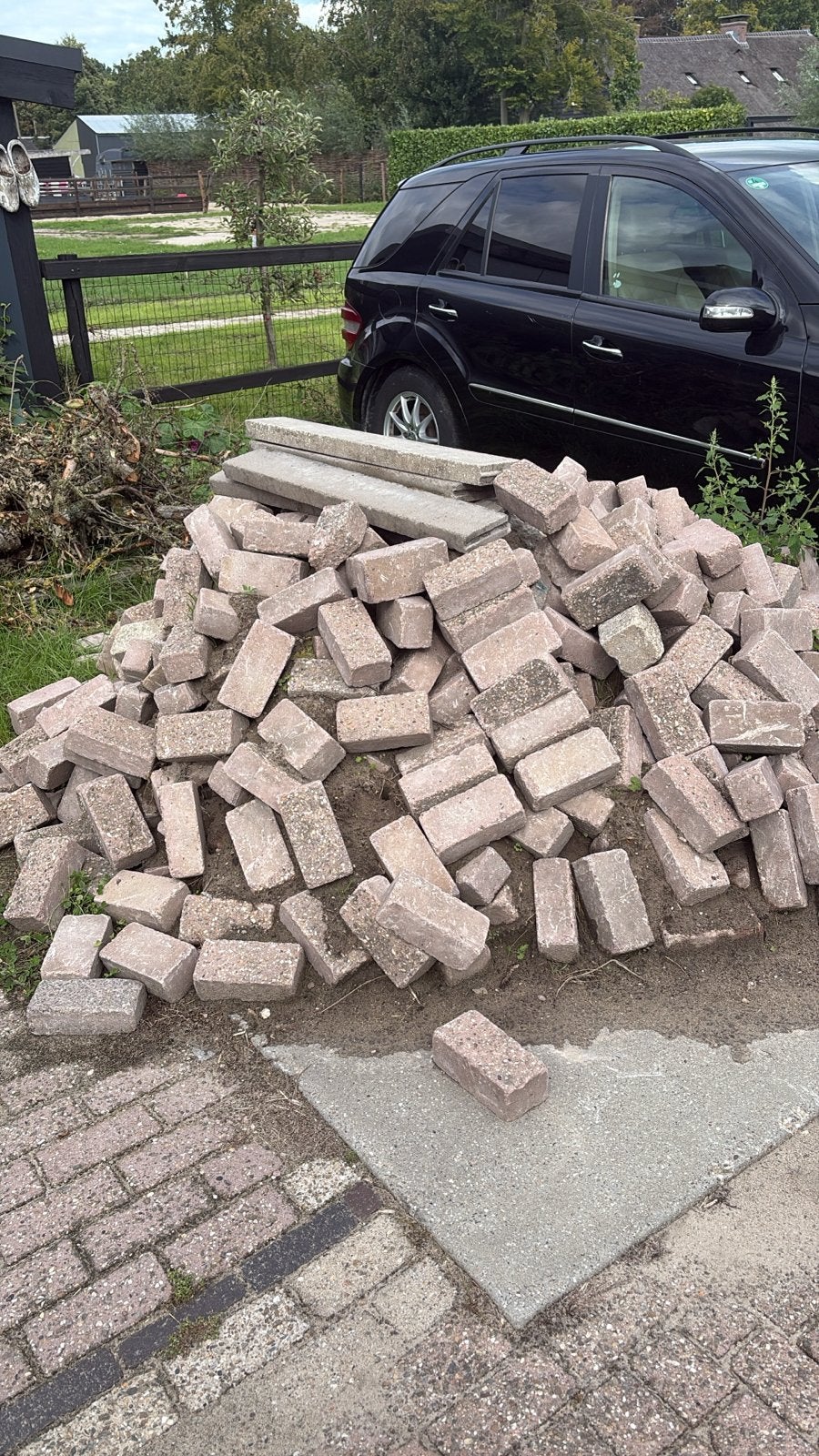 Gratis ophalen beton stenen, Gebruikt, Klinkers, Ophalen of Verzenden, 10 m² of meer
