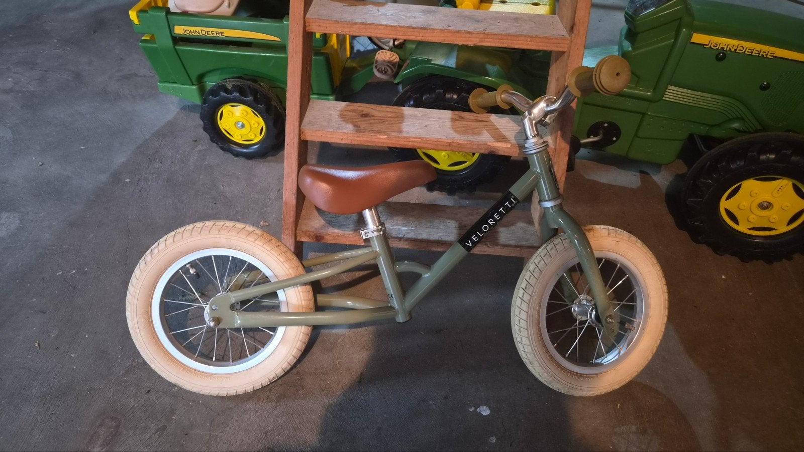 Veloretti loopfiets - Olijfgroen met bruin zadel, Fietsen en Brommers, Ophalen, Zo goed als nieuw, Minder dan 16 inch, Veloretti