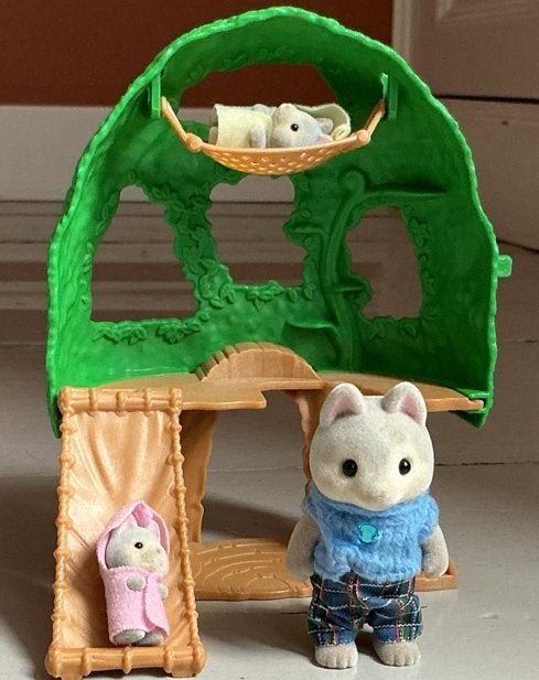 Sylvanian Families Boomhut Husky Familie + Glijbaan, Ophalen of Verzenden, Gebruikt, Jongen of Meisje