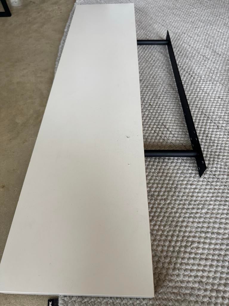 Witte plank met zwarte beugels, Ophalen, Gebruikt