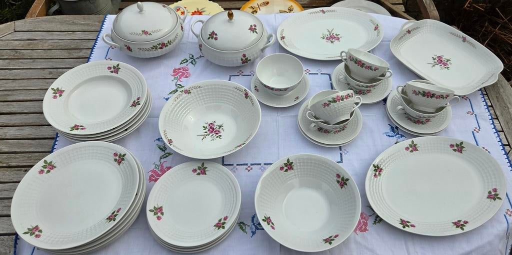 Mooi vintage Eschenbach eetservies met roosjes, Ophalen of Verzenden