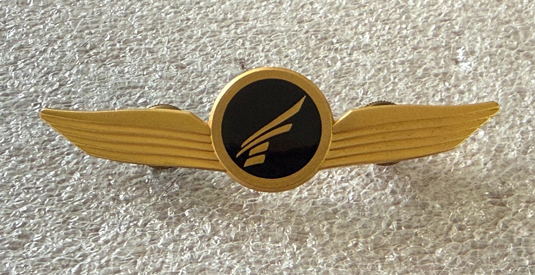 Transavia Pilot Cap Badge, embleem, Ophalen of Verzenden, Zo goed als nieuw, Patch, Badge of Embleem