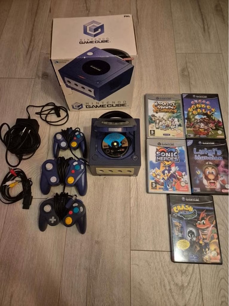 Nintendo GameCube Console met 3 controllers en 6 games, Spelcomputers en Games, Spelcomputers | Nintendo GameCube, Met games, Paars