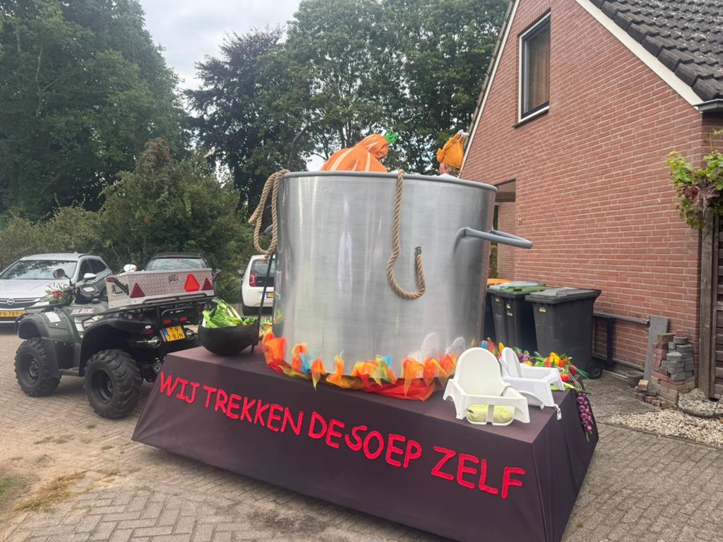Versierde wagen te huur, Hobby en Vrije tijd, Feestartikelen, Ophalen, Carnaval