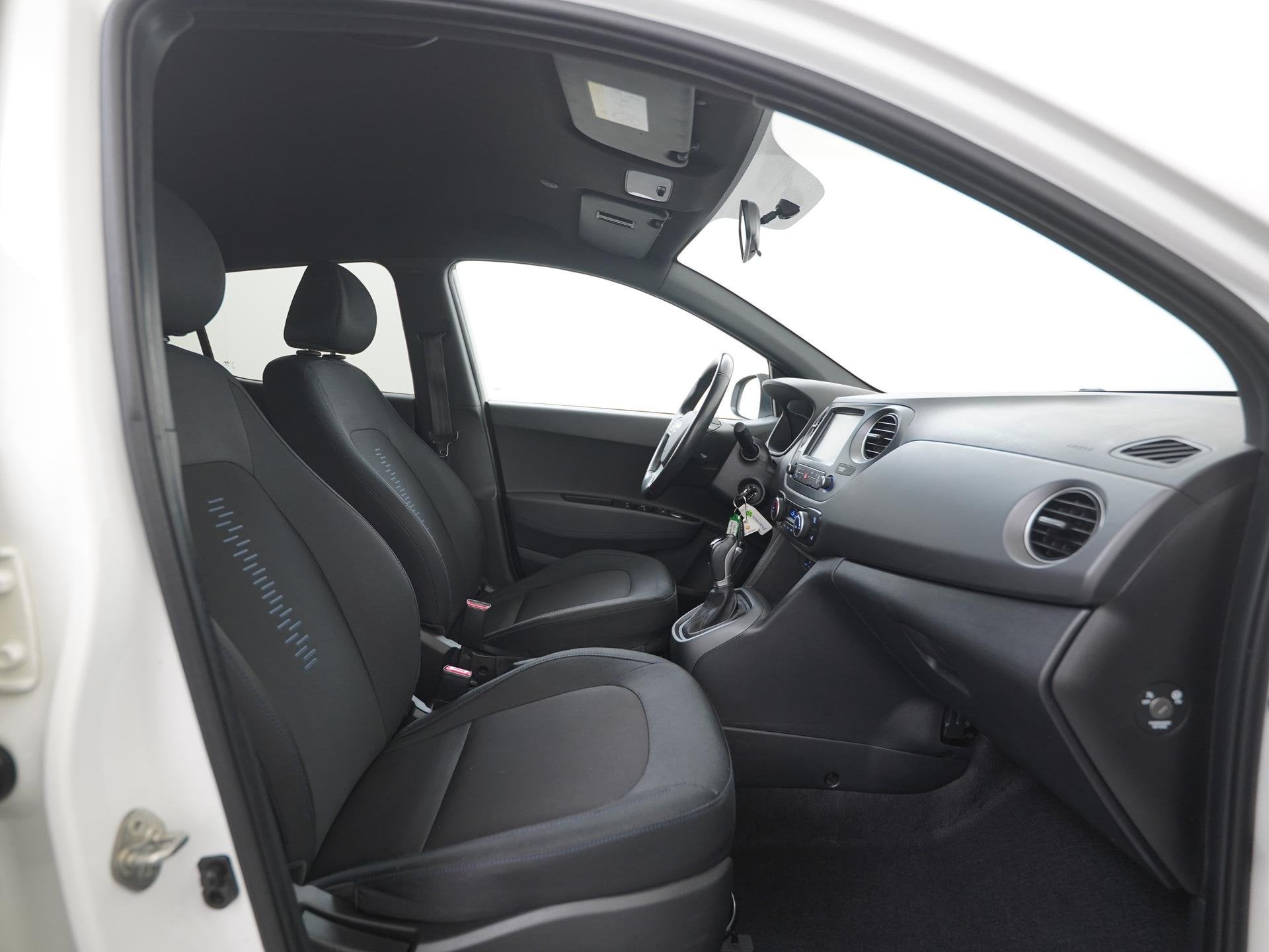 Hyundai i10 1.0i Comfort 5p Automaat | Navigatie | Stoelverw, 12 maanden, Gebruikt, 936 kg, Wit