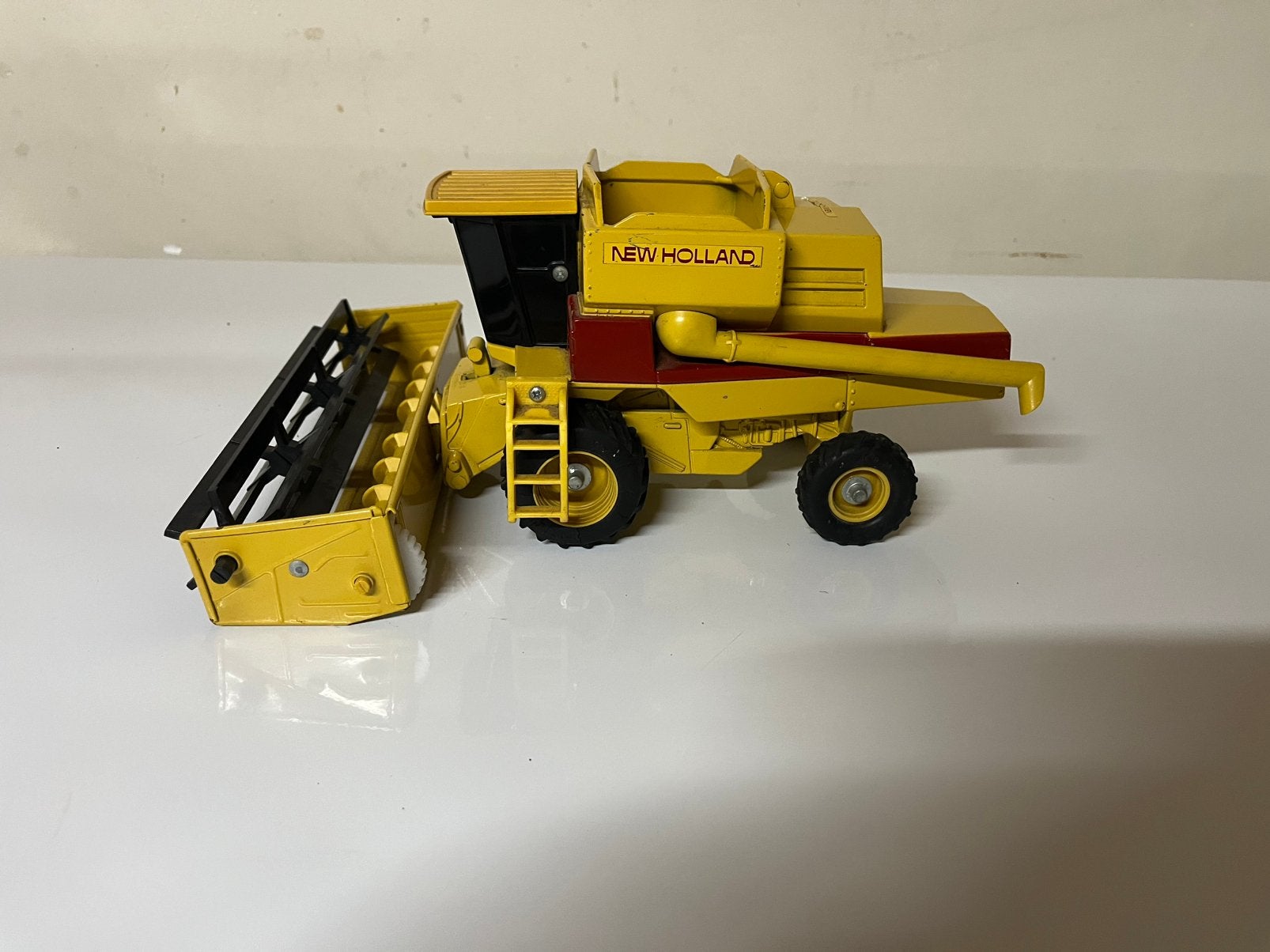 Ertl 375, New Holland TR COMBINE, Schaal 1:32., Ophalen of Verzenden, Zo goed als nieuw, Tractor of Landbouw, ERTL
