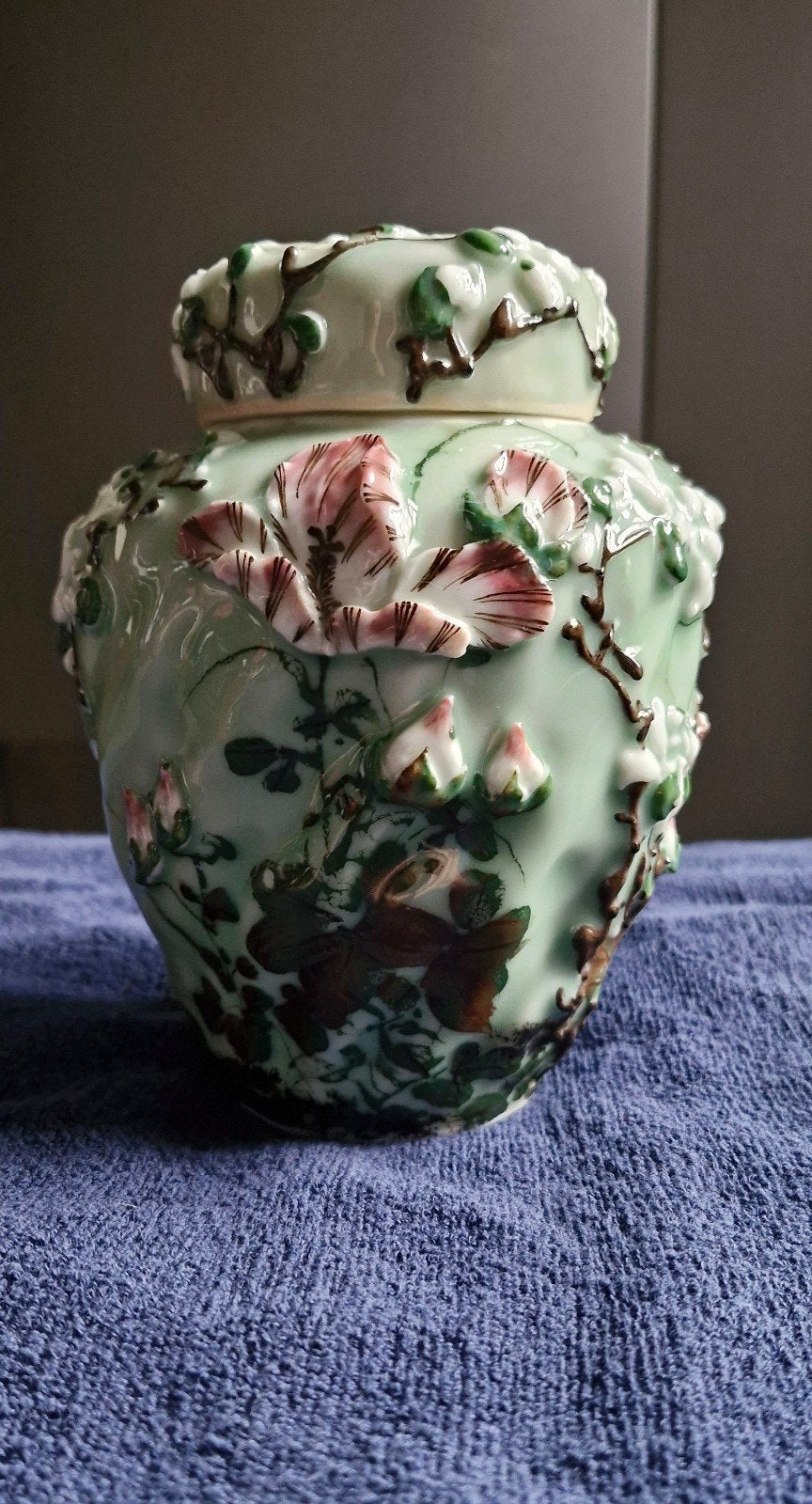 Florale dekselpot met binnendeksel., Antiek en Kunst, Ophalen of Verzenden
