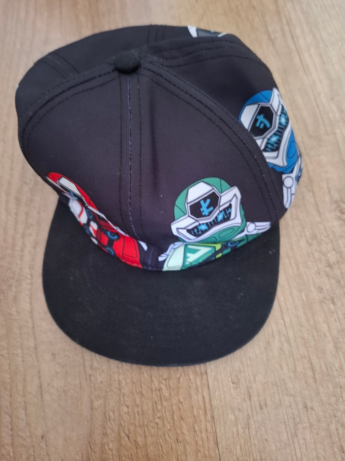 Ninjago Snapback Pet - Zwart met Kleurrijke Robots, Ophalen of Verzenden, Gebruikt, Ninjago, Jongen of Meisje
