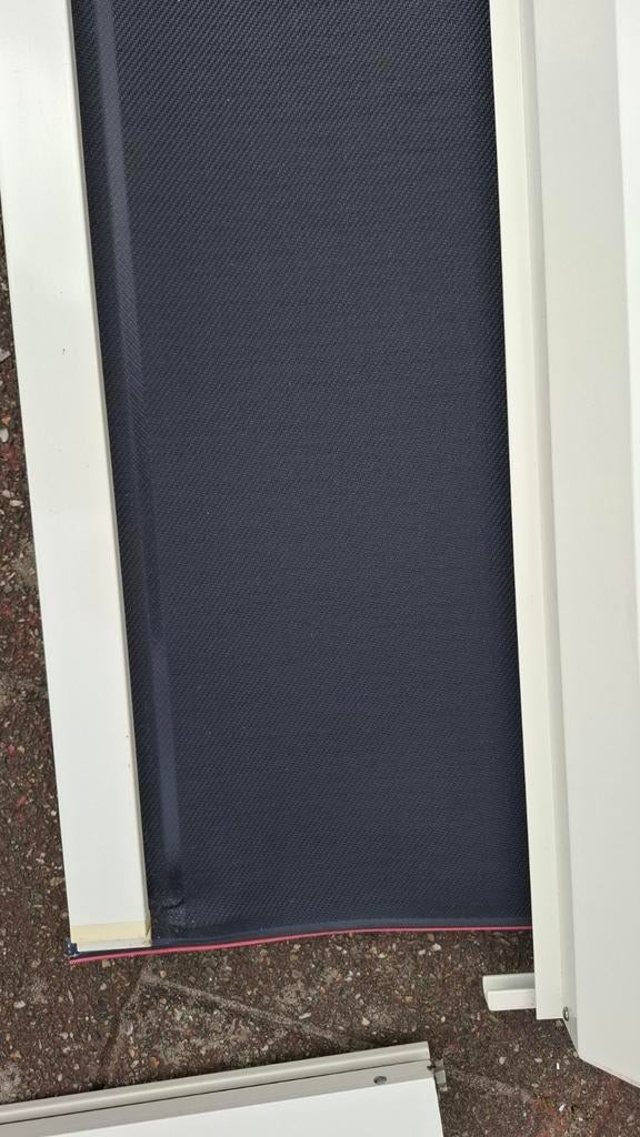 Mooi zonnescherm, voor buiten. 225cm x 147cm. Met slinger, Ophalen, Overige kleuren, 100 tot 150 cm, Zo goed als nieuw