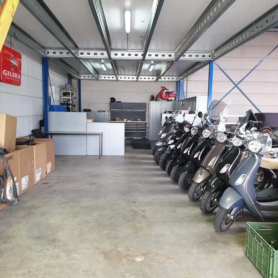 GEZOCHT: Hoog windscherm voor Vespa LXV , origineel hoog, Fietsen en Brommers, Ophalen, Zo goed als nieuw, Overige typen, Vespa