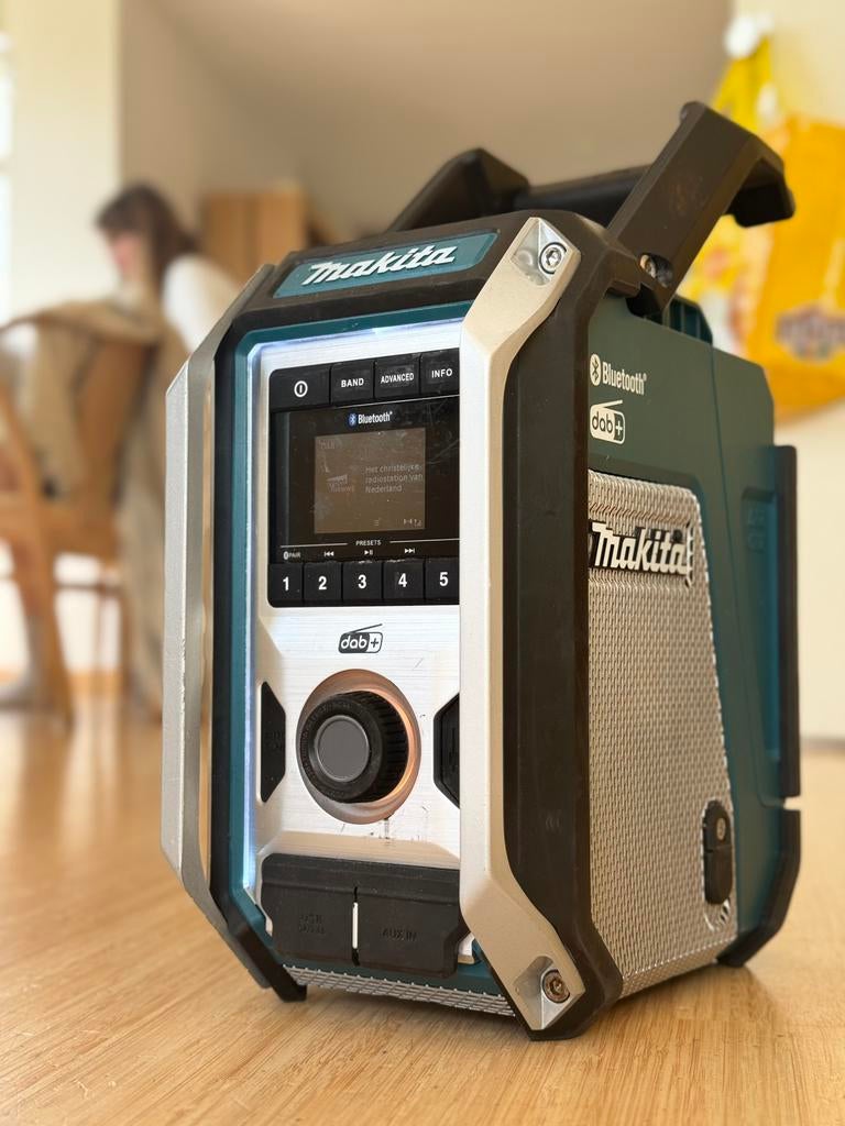 MAKITA DMR115 BOUWRADIO/RADIO MET 18V 5AH ACCU, Ophalen of Verzenden, Zo goed als nieuw, Bouwradio