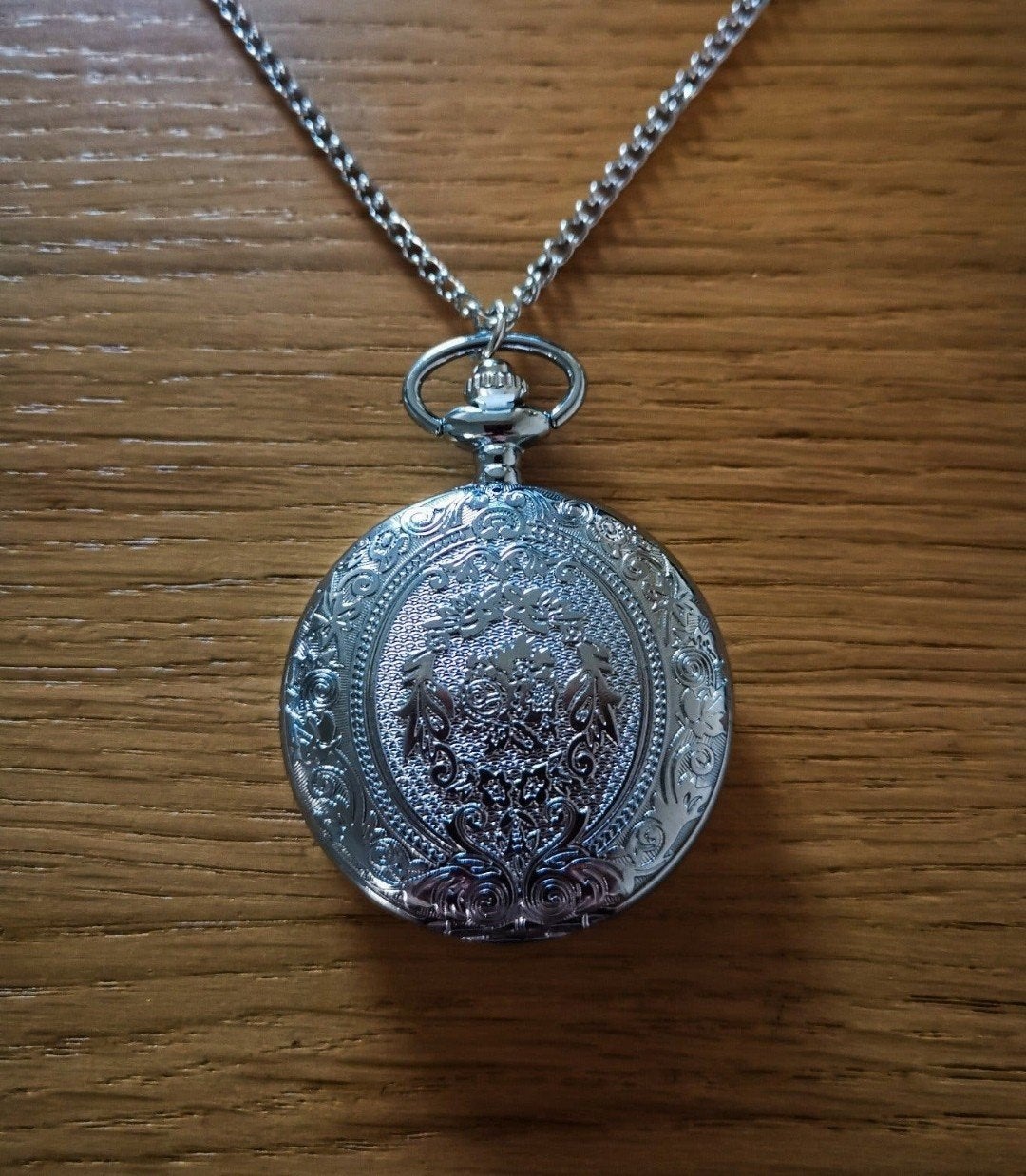 Klassieke Zilverkleurige Horloge Ketting: Nieuw, Overige merken, Overige materialen, Zakhorloge, Verzenden