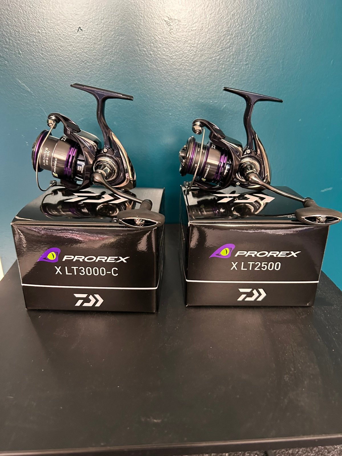 NIEUW Daiwa Prorex X LT 2500 en 3000c Spinmolens, D, Molen, Nieuw, Ophalen of Verzenden