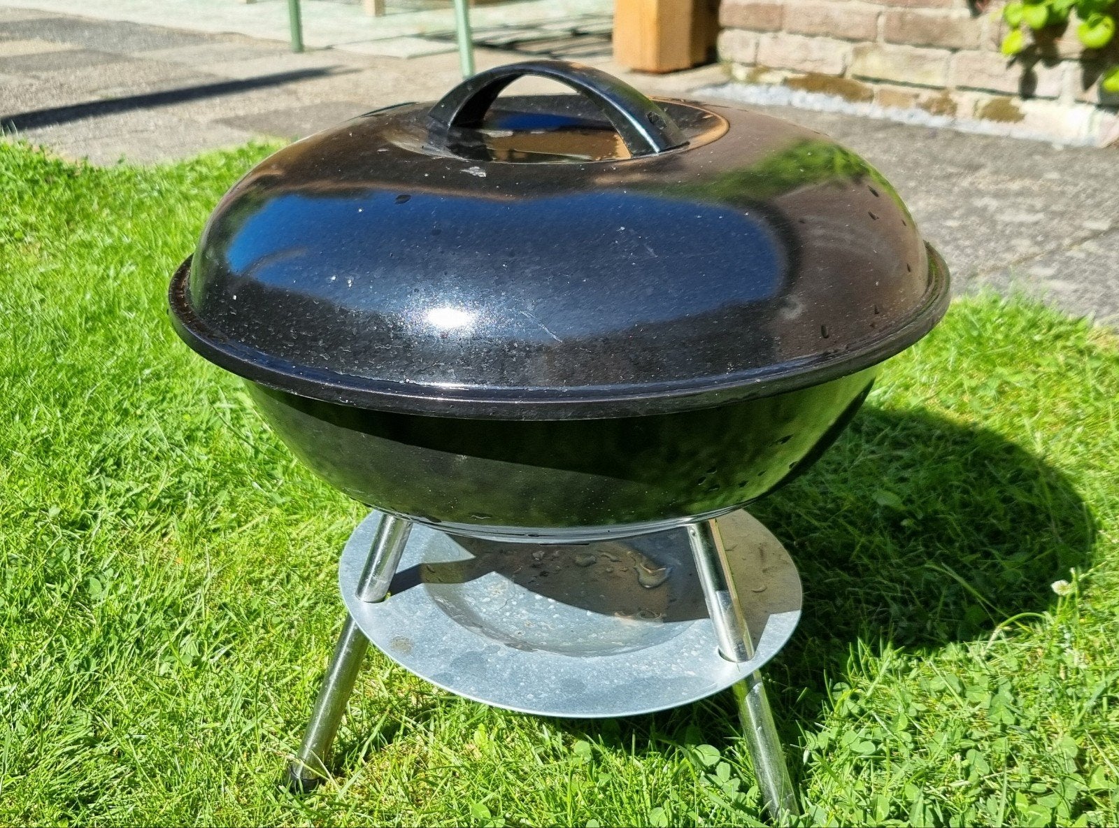 Compacte Houtskool Barbecue met Deksel, Ophalen, Zo goed als nieuw, Onbekend