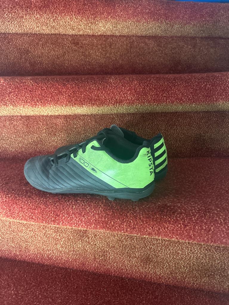 Kipsta voetbalschoenen maat 32, Ophalen of Verzenden, Gebruikt, Schoenen