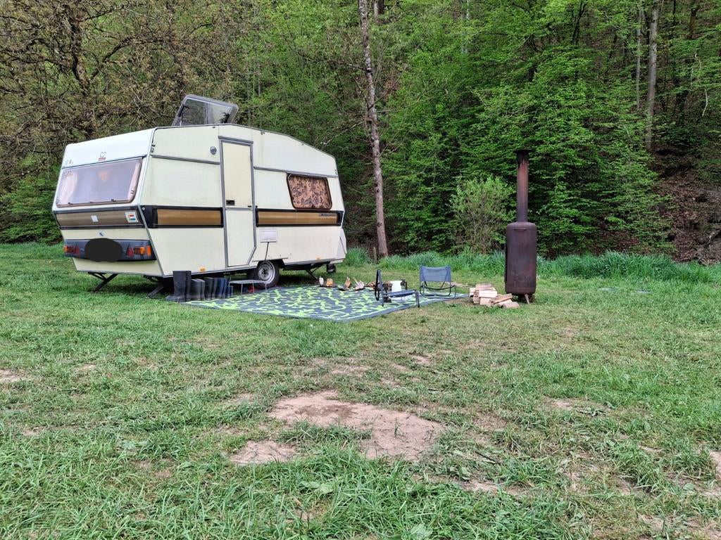 Nieuwe avonturen: winterharde vintage Polar 425 2-4 personen, Caravans en Kamperen, Caravans, Vast bed, Schokbreker, 750 - 1000 kg