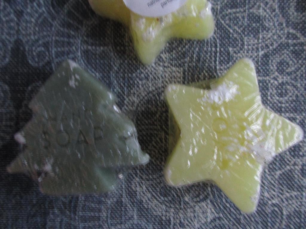 11 kleine ( kerst) zeepjes 10 x ster 1 x spar. samen 5,00, Ophalen of Verzenden, Nieuw