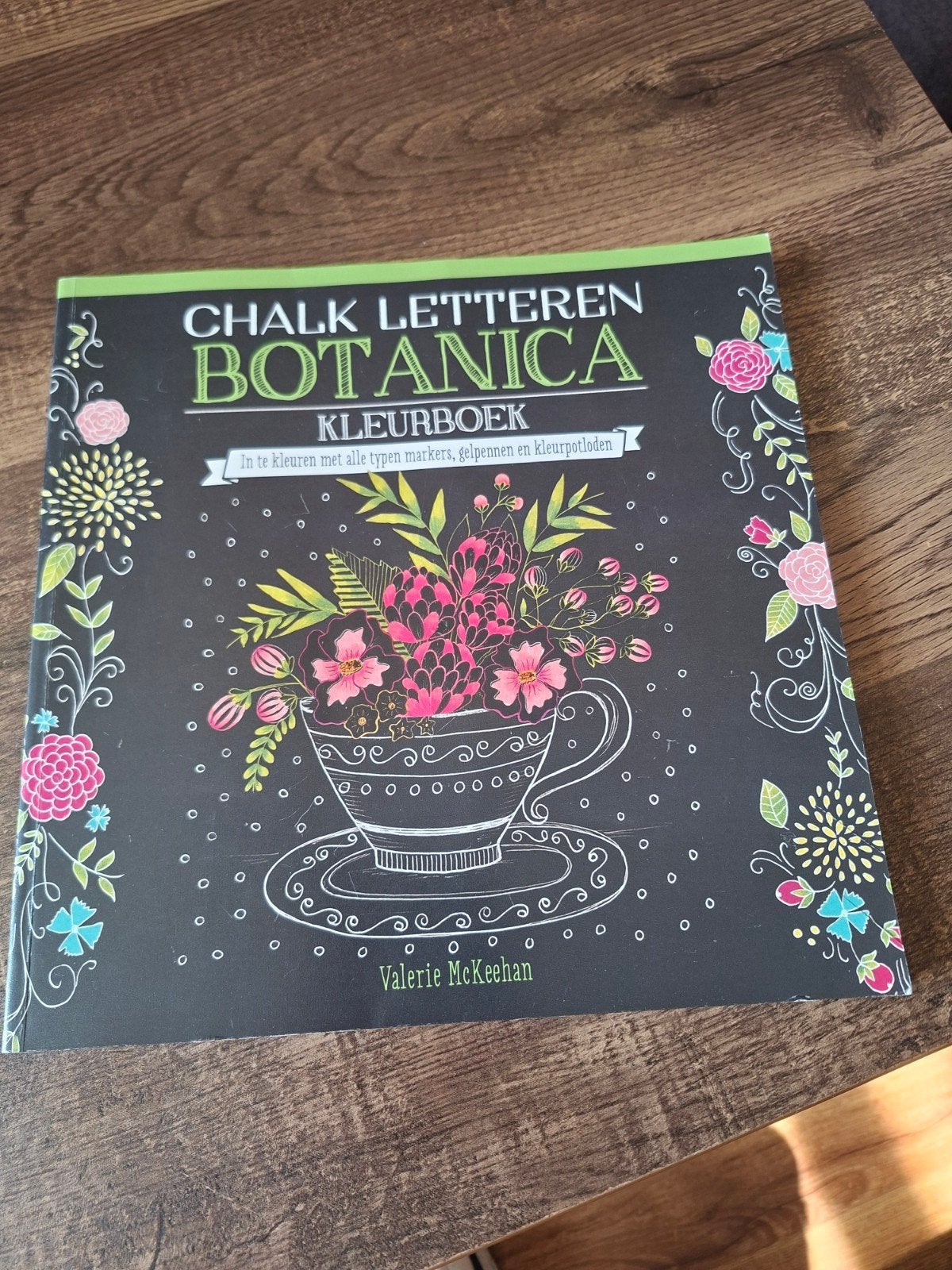 Chalk Letteren Botanica Kleurboek - Valerie McKeehan, Boeken, Ophalen of Verzenden, Zo goed als nieuw, Tekenen en Schilderen, Valerie McKeehan