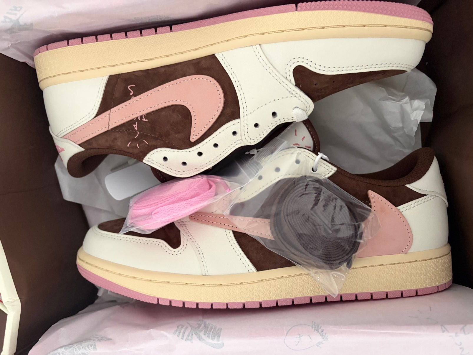Travis scott pink oxford, Ophalen of Verzenden, Zo goed als nieuw, Overige kleuren