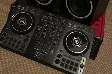 Dj tafel + kabels, Muziek en Instrumenten, Dj-sets en Draaitafels, Ophalen of Verzenden, Zo goed als nieuw, Overige merken