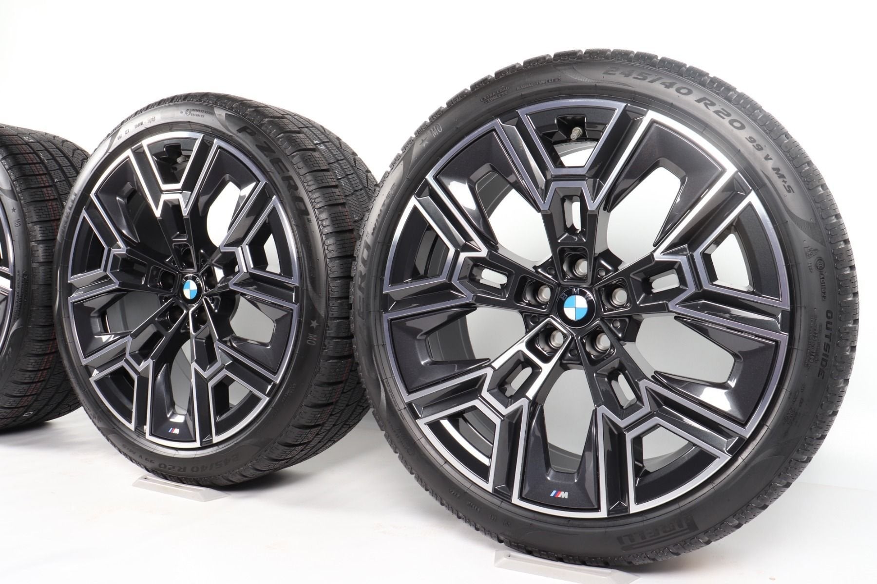 20" Ori BMW Styl 939M I5 G60 G61 Velgen Pirelli WinterBanden