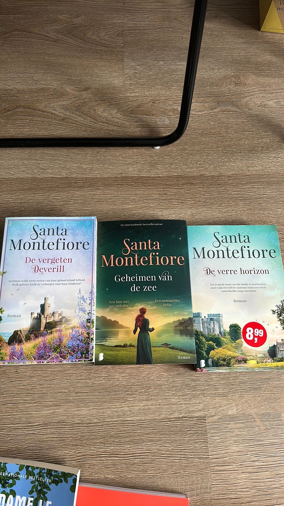 Santa Montefiore Boeken: De Verre Horizon & De Vergeten Deve, Ophalen of Verzenden, Zo goed als nieuw