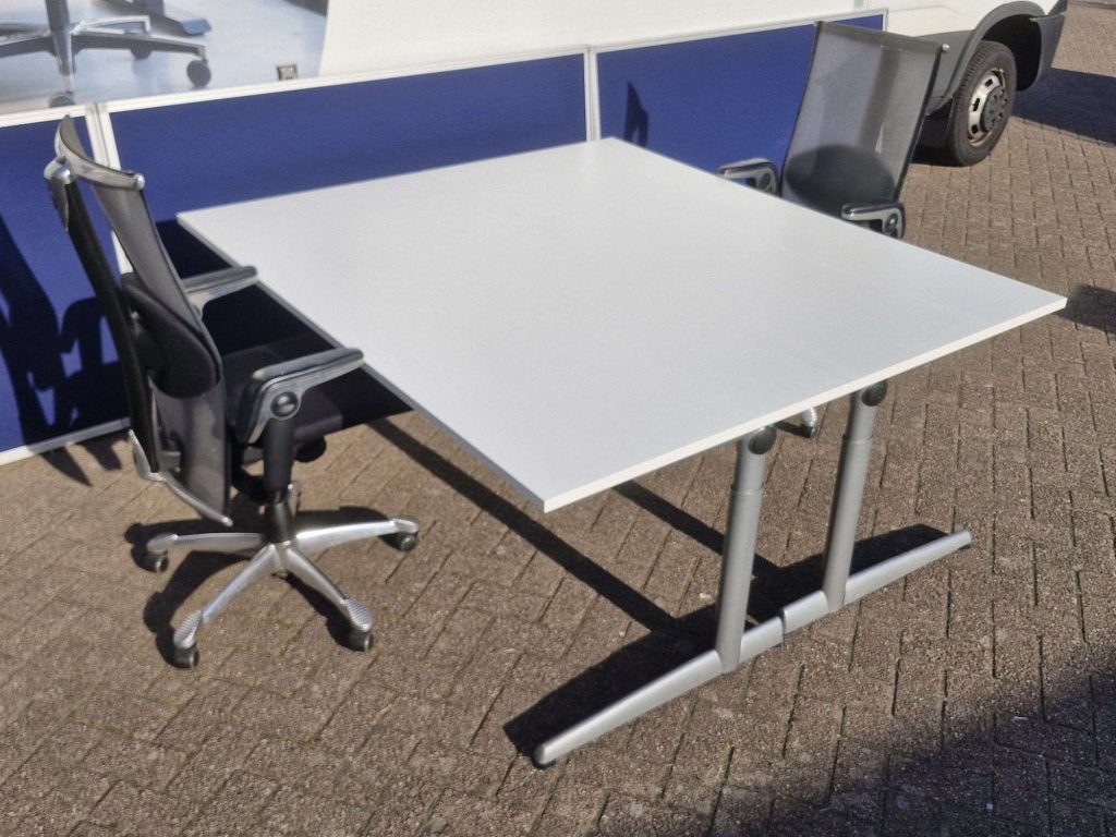 Ahrend 500 bureau met nieuw blad naar keuze ( div maten ), Huis en Inrichting, Bureaus, In hoogte verstelbaar, Kofferen 60, 5492 BP Sint-Oedenrode