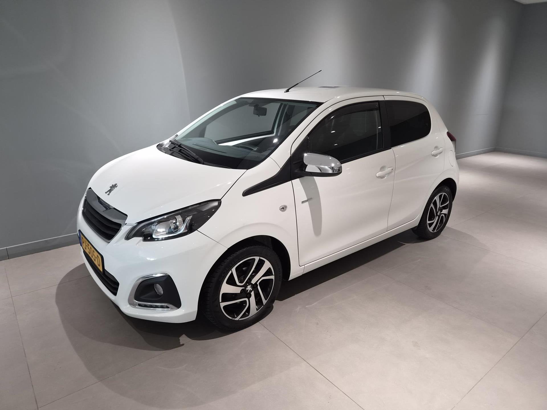 PEUGEOT 108 1.0 e-VTi 68pk 5D Active AIRCO LMV, Stof, Gebruikt, 4 stoelen, Wit