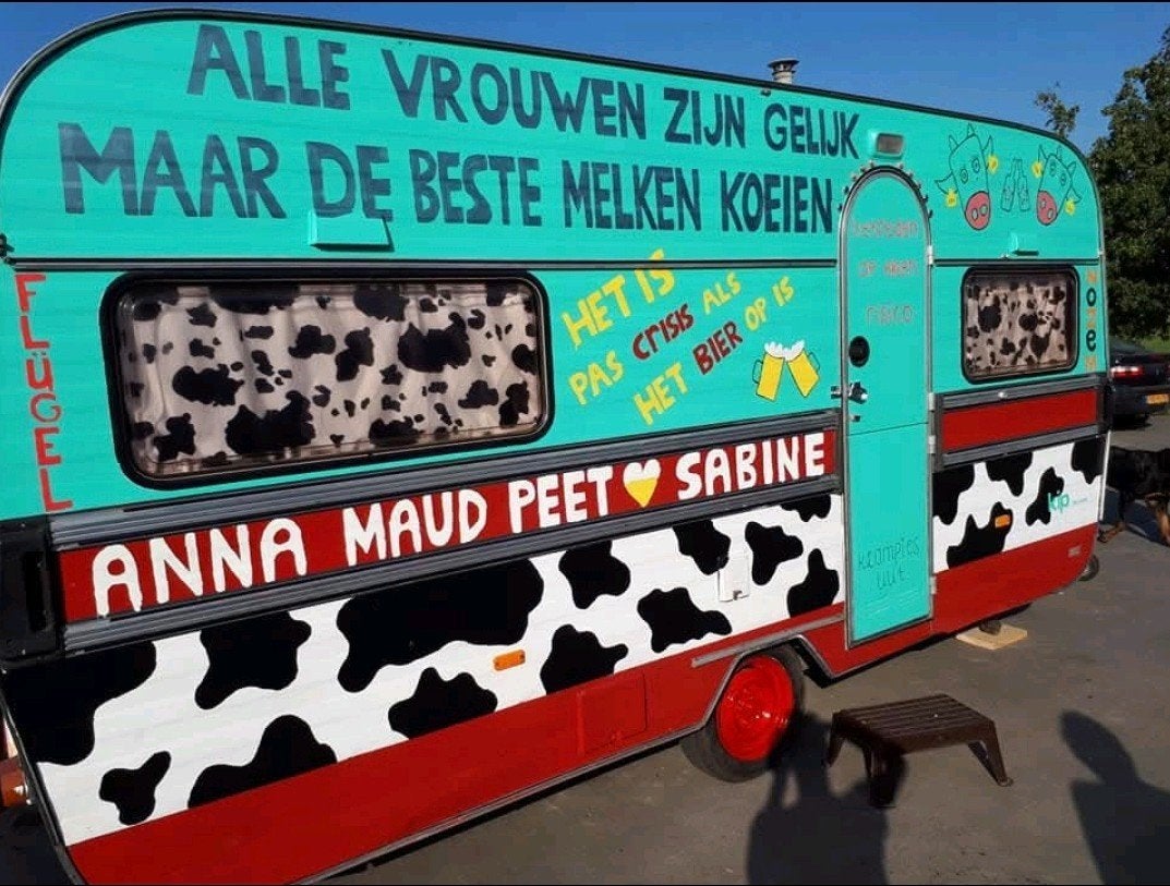Kip Deluxe caravan zwarte cross/festival, Caravans en Kamperen, Standaardzit, Omvormbare zithoek, 750 - 1000 kg, Tot en met 4