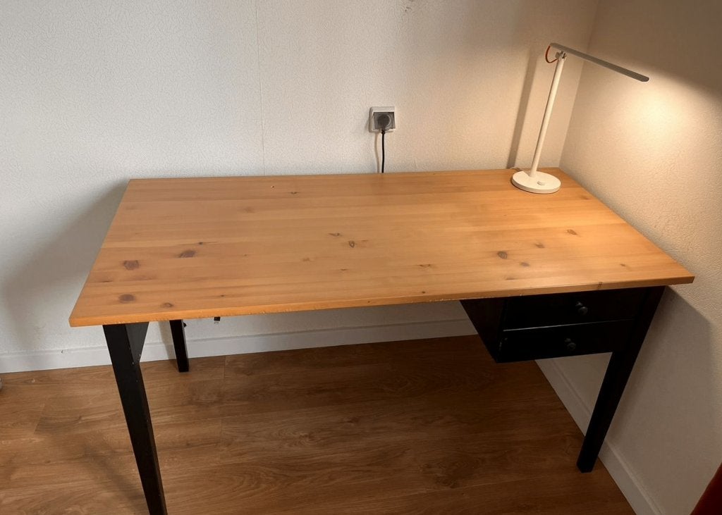 IKEA bureau, Ophalen of Verzenden, Zo goed als nieuw
