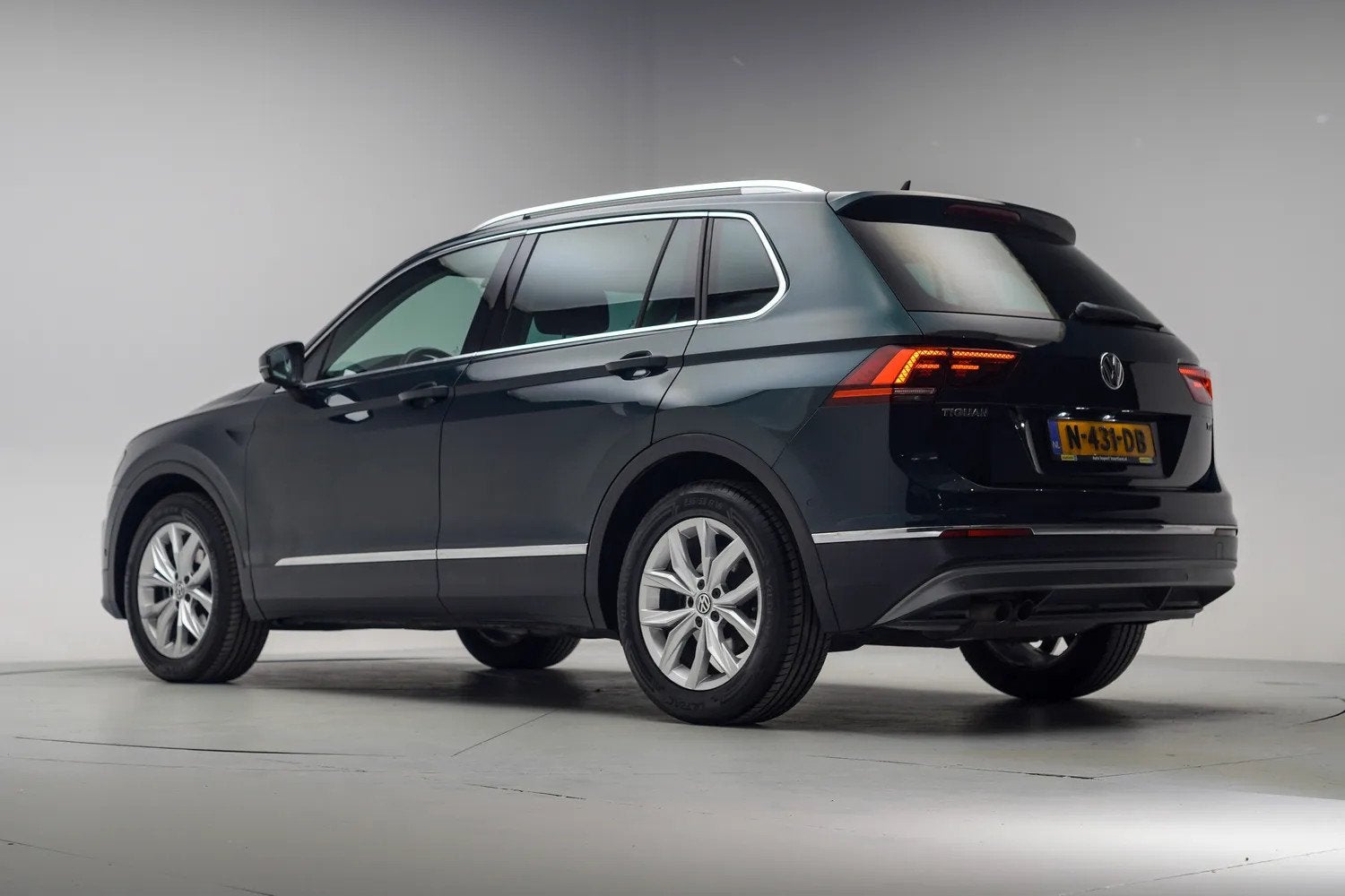 Volkswagen Tiguan 1.4 TSI ACT Highline Aut. [ LED Virtual Ca, 4 cilinders, 150 pk, SUV of Terreinwagen, 1398 kg