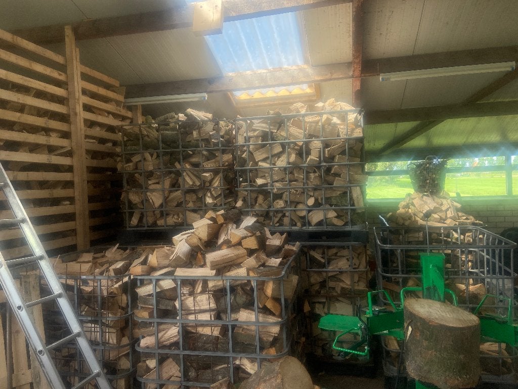 1,2 kuub Vers gekloofd es haardhout gedroogd, Tuin en Terras, Haardhout, Minder dan 3 m³, Ophalen, Essenhout, Blokken