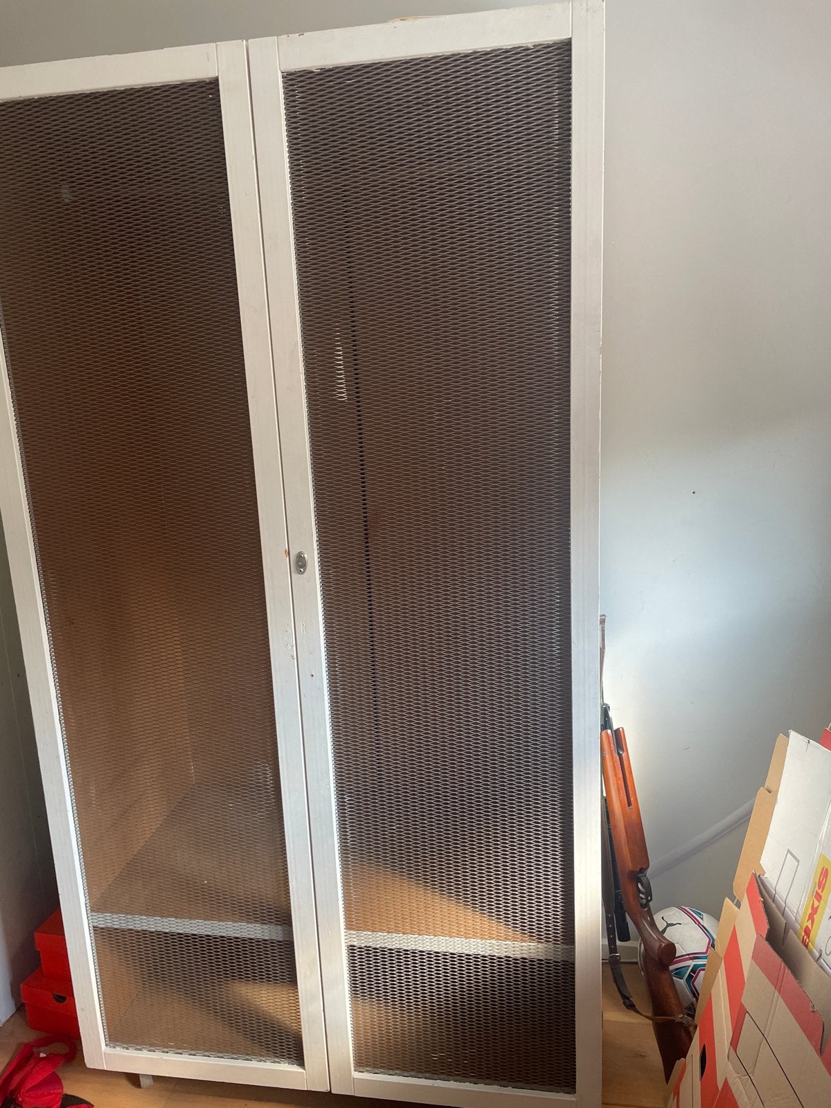 Metalen kast met gaasdeuren en wieltjes, Ophalen, Gebruikt