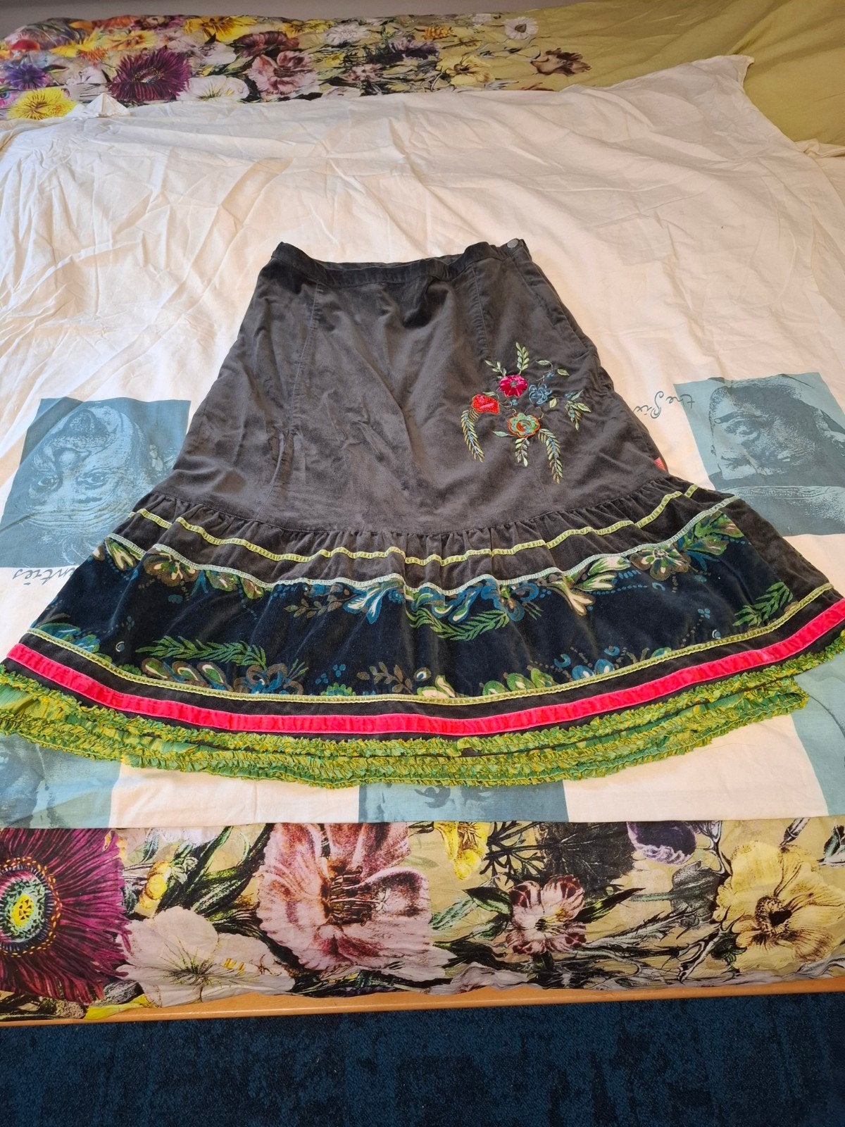 Oilily Velours Rok Maat 40 - Donkergrijs met Borduurwerk, Maat 38/40 (M), Oilily, Ophalen of Verzenden, Zo goed als nieuw