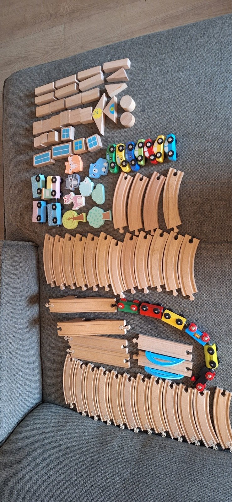 Grote set houten treinbaan, deels Brio, blokken en auto's, Ophalen of Verzenden, Gebruikt, Overige merken
