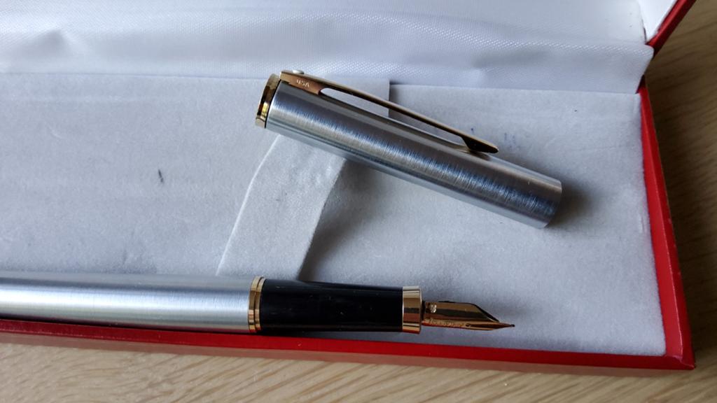 SHEAFFER VULPEN GEBORSTELD GOUD CHROOM USA, Verzamelen, Ophalen of Verzenden, Vulpen, Overige merken