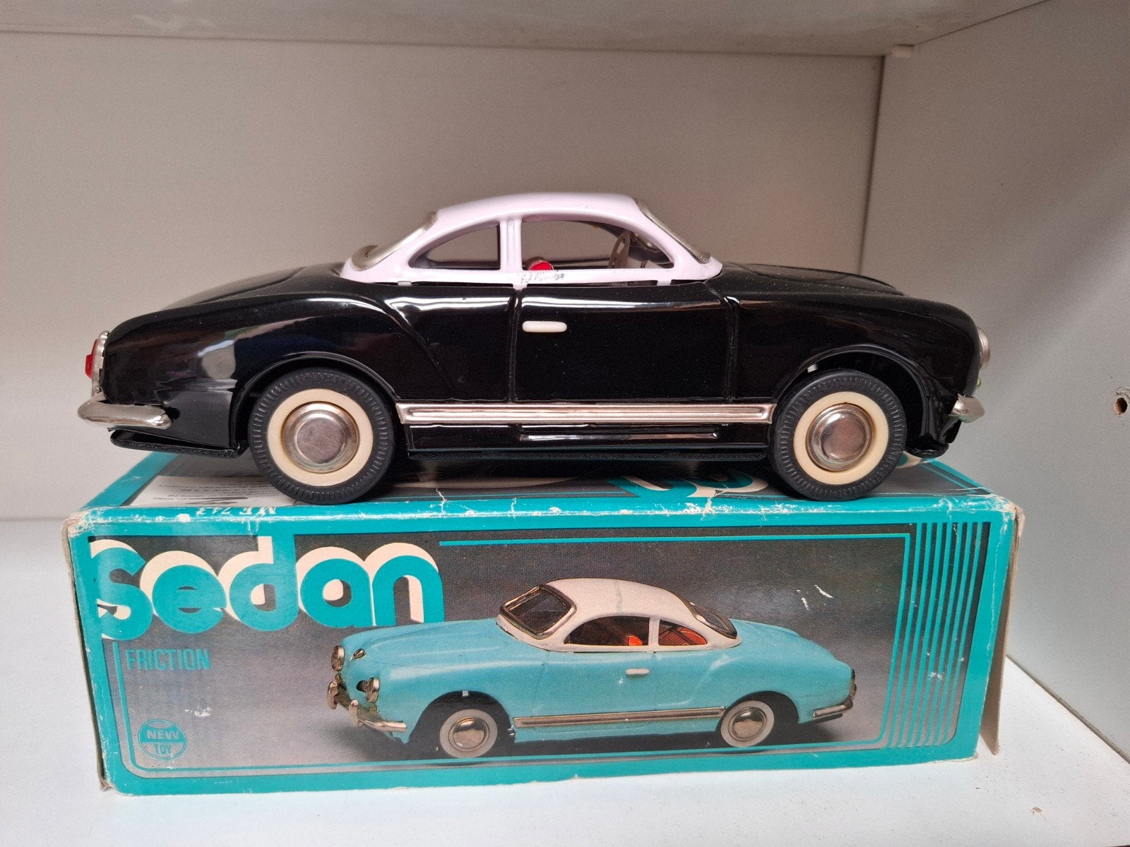 Vintage Volkswagen Karmann Ghia modelauto met doos, Antiek en Kunst, Ophalen of Verzenden