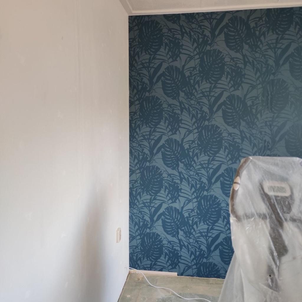 Donkerblauw behang Graham Brown met blad print - 5 rollen, Ophalen of Verzenden, 25 tot 50 m², Grijs, Bomen en bladeren
