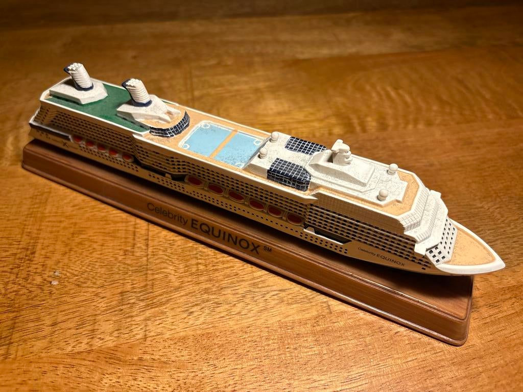 Celebrity Equinox schaalmodel cruiseschip Celebrity Cruises, Ophalen of Verzenden, Zo goed als nieuw, Schaalmodel