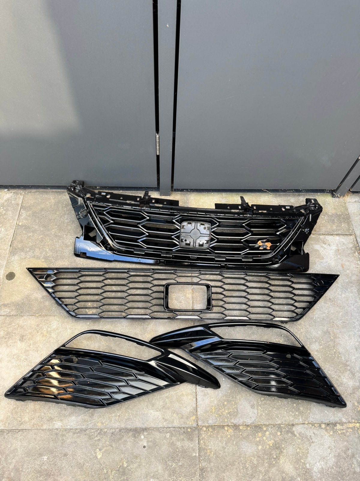 Seat Leon 2012-2020 5F facelift FR hoogglans zwart grille, Gebruikt, Voor, Ophalen of Verzenden, Bumper